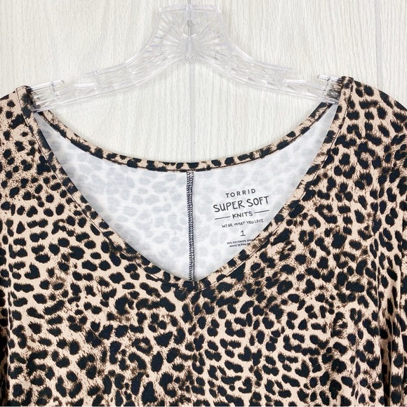 Torrid | Leopard Print Super Soft V-Neck T-Shirt Size 1X - Picture 7 of 13